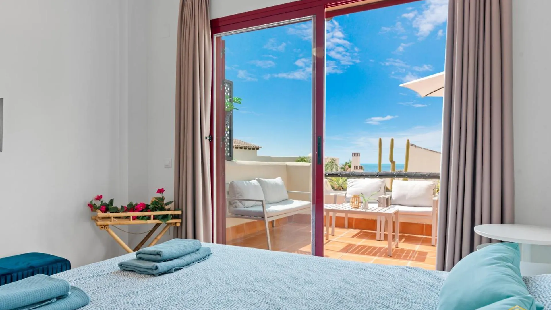 Beautiful Penthouse In Casares With Rooftop Terrace And Seaview Bahia de Casares Apartment